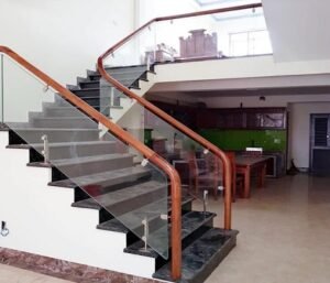 Ảnh cầu thang gỗ sử dụng kính
